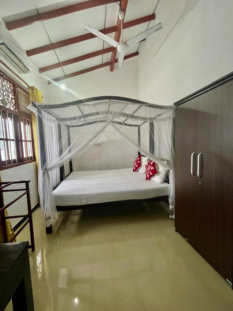 Hotel White Horse à Hikkaduwa Extérieur photo