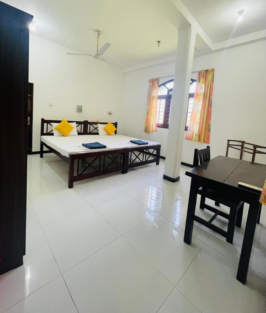 Hotel White Horse à Hikkaduwa Extérieur photo