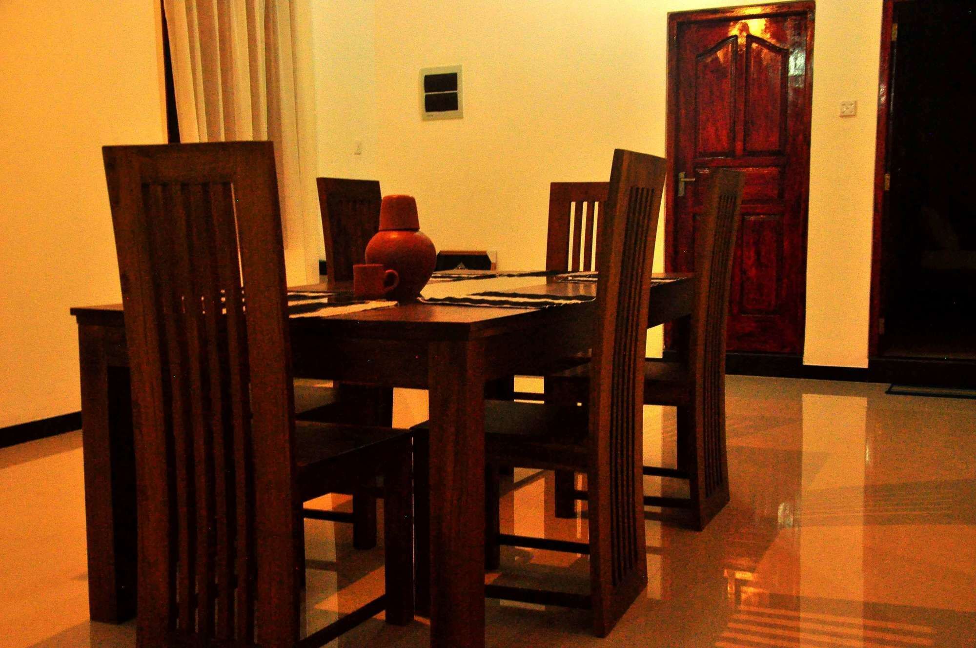 Hotel White Horse à Hikkaduwa Extérieur photo